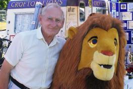 Peter and Friend CNV00123