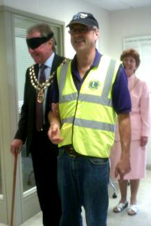 WSD   Mayor sets out    World Sight Day 13 October 2011 008 Mayor & Charlie