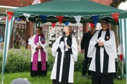 Rev Kate MacFarlane leading the Service of Thanksgiving